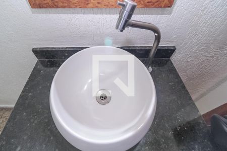 Casa à venda com 125m², 3 quartos e 4 vagasBanheiro 2