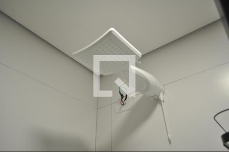 Banheiro Social de apartamento para alugar com 1 quarto, 25m² em Vila Mazzei, São Paulo