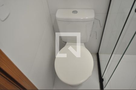 Banheiro Social de apartamento para alugar com 1 quarto, 25m² em Vila Mazzei, São Paulo