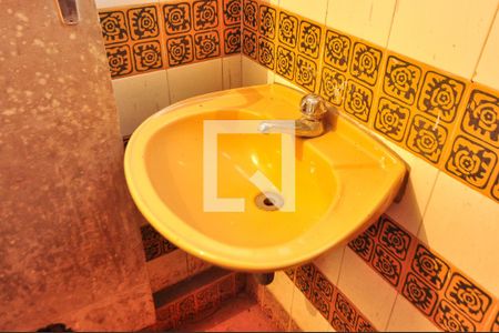 Casa à venda com 300m², 4 quartos e 4 vagasBanheiro subsolo