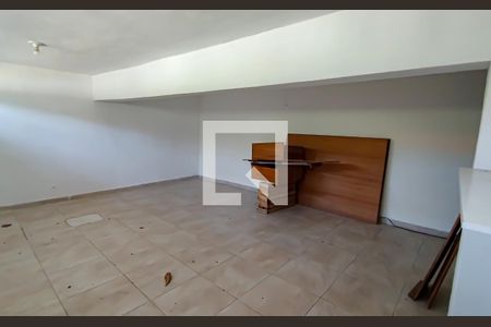 Casa à venda com 300m², 3 quartos e 2 vagas Casa à venda com 300m², 3 quartos e 2 vagasÁrea comum