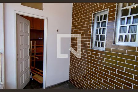 Casa à venda com 300m², 3 quartos e 2 vagas Casa à venda com 300m², 3 quartos e 2 vagasVaranda