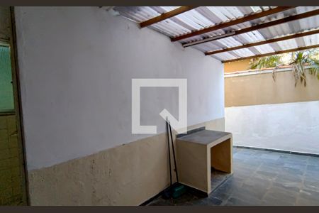 Casa à venda com 300m², 3 quartos e 2 vagas Casa à venda com 300m², 3 quartos e 2 vagasÁrea de Serviço