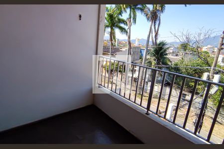 Casa à venda com 300m², 3 quartos e 2 vagas Casa à venda com 300m², 3 quartos e 2 vagasVaranda