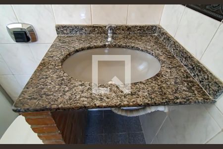 Casa à venda com 300m², 3 quartos e 2 vagas Casa à venda com 300m², 3 quartos e 2 vagasBanheiro 2