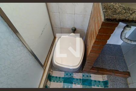 Casa à venda com 300m², 3 quartos e 2 vagas Casa à venda com 300m², 3 quartos e 2 vagasBanheiro 2