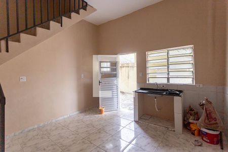 Sala/Cozinha de casa para alugar com 2 quartos, 50m² em Vila Liviero, São Paulo