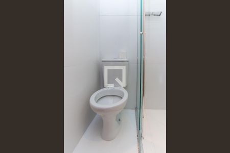 Banheiro de apartamento para alugar com 1 quarto, 24m² em Vila Mazzei, São Paulo
