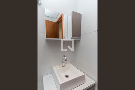Banheiro de apartamento para alugar com 1 quarto, 24m² em Vila Mazzei, São Paulo
