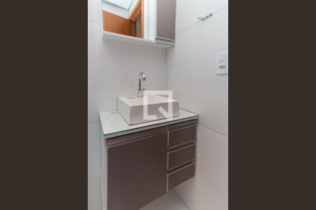 Banheiro de apartamento para alugar com 1 quarto, 24m² em Vila Mazzei, São Paulo