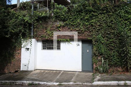 Casa à venda com 258m², 4 quartos e 6 vagas Casa à venda com 258m², 4 quartos e 6 vagasEscritório Independente - Anexo ao imóvel