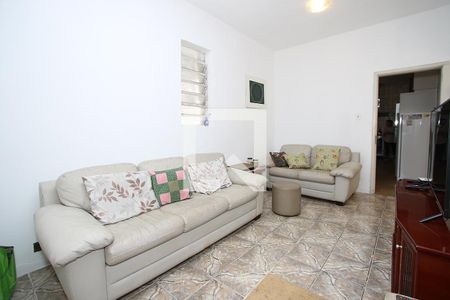 Casa à venda com 258m², 4 quartos e 6 vagas Casa à venda com 258m², 4 quartos e 6 vagasSala de TV