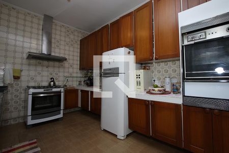 Casa à venda com 258m², 4 quartos e 6 vagas Casa à venda com 258m², 4 quartos e 6 vagasCozinha