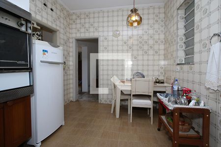 Casa à venda com 258m², 4 quartos e 6 vagas Casa à venda com 258m², 4 quartos e 6 vagasCozinha
