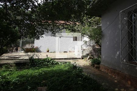 Casa à venda com 258m², 4 quartos e 6 vagas Casa à venda com 258m², 4 quartos e 6 vagasQuintal - Jardim