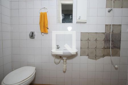 Casa à venda com 258m², 4 quartos e 6 vagas Casa à venda com 258m², 4 quartos e 6 vagasBanheiro de Serviço