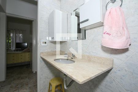 Casa à venda com 258m², 4 quartos e 6 vagas Casa à venda com 258m², 4 quartos e 6 vagasBanheiro 2 Corredor