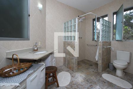 Casa à venda com 258m², 4 quartos e 6 vagas Casa à venda com 258m², 4 quartos e 6 vagasBanheiro Quarto 4 - Suíte