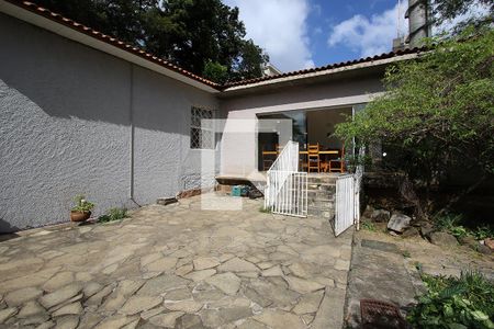 Casa à venda com 258m², 4 quartos e 6 vagas Casa à venda com 258m², 4 quartos e 6 vagasQuintal - Jardim