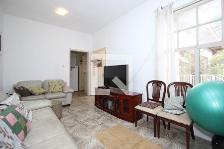 Casa à venda com 258m², 4 quartos e 6 vagas Casa à venda com 258m², 4 quartos e 6 vagasSala de TV