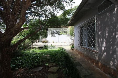 Casa à venda com 258m², 4 quartos e 6 vagas Casa à venda com 258m², 4 quartos e 6 vagasQuintal - Jardim