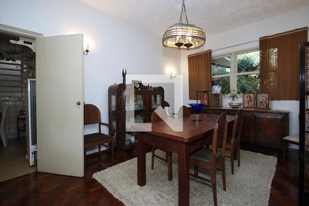 Casa à venda com 258m², 4 quartos e 6 vagas Casa à venda com 258m², 4 quartos e 6 vagasSala de Jantar