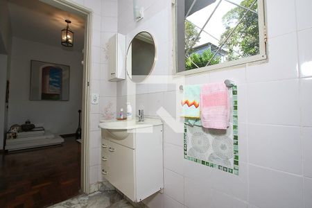 Casa à venda com 258m², 4 quartos e 6 vagas Casa à venda com 258m², 4 quartos e 6 vagasLavabo Social