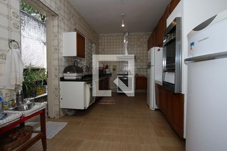 Casa à venda com 258m², 4 quartos e 6 vagas Casa à venda com 258m², 4 quartos e 6 vagasCozinha