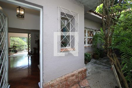 Casa à venda com 258m², 4 quartos e 6 vagas Casa à venda com 258m², 4 quartos e 6 vagasFachada