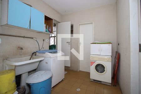 Casa à venda com 258m², 4 quartos e 6 vagas Casa à venda com 258m², 4 quartos e 6 vagasÁrea de Serviço