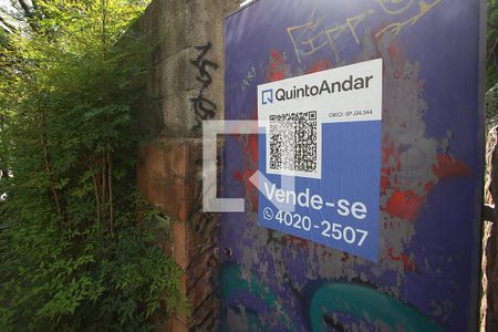 Casa à venda com 258m², 4 quartos e 6 vagas Casa à venda com 258m², 4 quartos e 6 vagasPlaquinha de Venda QuintoAndar
