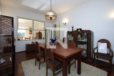 Casa à venda com 258m², 4 quartos e 6 vagas Casa à venda com 258m², 4 quartos e 6 vagasSala de Jantar