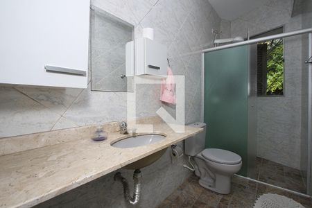 Casa à venda com 258m², 4 quartos e 6 vagas Casa à venda com 258m², 4 quartos e 6 vagasBanheiro 2 Corredor
