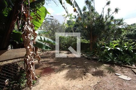 Casa à venda com 258m², 4 quartos e 6 vagas Casa à venda com 258m², 4 quartos e 6 vagasQuintal - Jardim