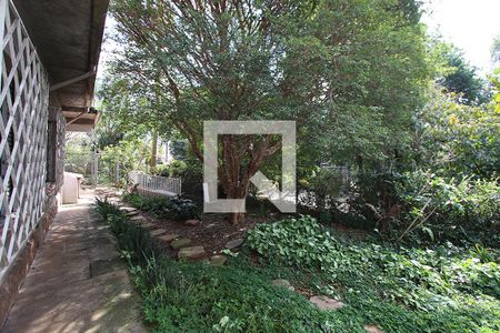 Casa à venda com 258m², 4 quartos e 6 vagas Casa à venda com 258m², 4 quartos e 6 vagasQuintal - Jardim