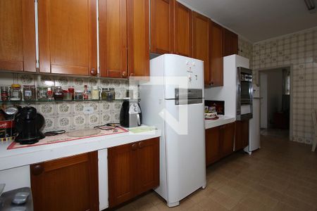 Casa à venda com 258m², 4 quartos e 6 vagas Casa à venda com 258m², 4 quartos e 6 vagasCozinha