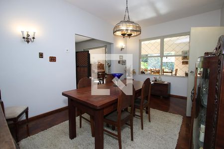 Casa à venda com 258m², 4 quartos e 6 vagas Casa à venda com 258m², 4 quartos e 6 vagasSala de Jantar