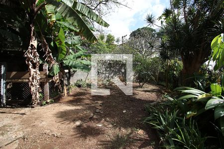 Casa à venda com 258m², 4 quartos e 6 vagas Casa à venda com 258m², 4 quartos e 6 vagasQuintal - Jardim