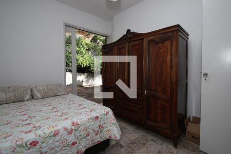 Casa à venda com 258m², 4 quartos e 6 vagas Casa à venda com 258m², 4 quartos e 6 vagasQuarto 2
