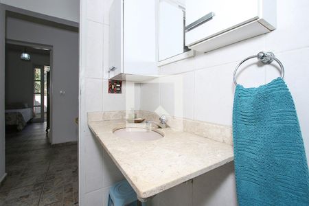 Casa à venda com 258m², 4 quartos e 6 vagas Casa à venda com 258m², 4 quartos e 6 vagasBanheiro 1 Corredor