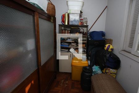 Casa à venda com 258m², 4 quartos e 6 vagas Casa à venda com 258m², 4 quartos e 6 vagasQuarto de Serviço