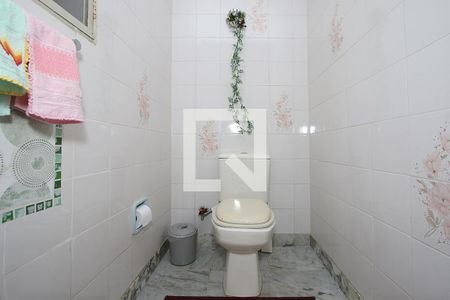 Casa à venda com 258m², 4 quartos e 6 vagas Casa à venda com 258m², 4 quartos e 6 vagasLavabo Social