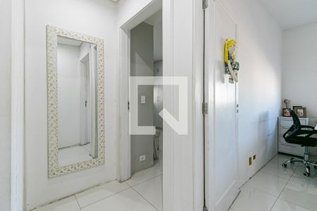 Corredor de apartamento para alugar com 3 quartos, 89m² em Parque São Jorge, São Paulo