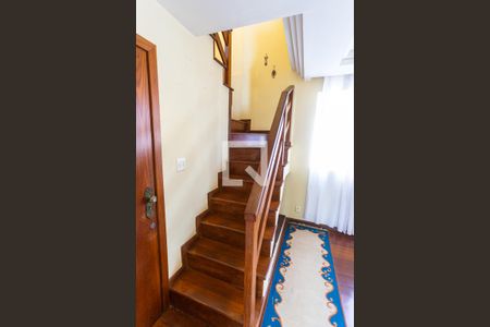 Apartamento para alugar com 160m², 3 quartos e 2 vagasEscada de Acesso a Cobertura