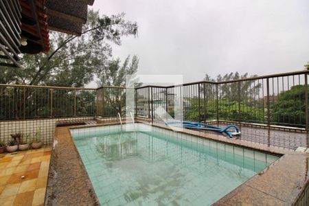 Apartamento à venda com 243m², 4 quartos e 3 vagas Apartamento à venda com 243m², 4 quartos e 3 vagasPiscina