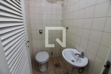 Apartamento à venda com 243m², 4 quartos e 3 vagas Apartamento à venda com 243m², 4 quartos e 3 vagasBanheiro de serviço