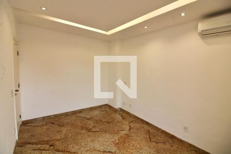 Apartamento à venda com 243m², 4 quartos e 3 vagas Apartamento à venda com 243m², 4 quartos e 3 vagasSuíte