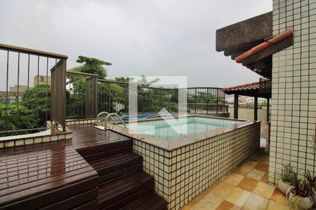 Apartamento à venda com 243m², 4 quartos e 3 vagas Apartamento à venda com 243m², 4 quartos e 3 vagasPiscina