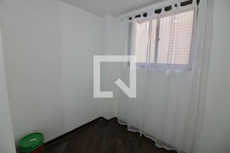 Apartamento à venda com 243m², 4 quartos e 3 vagas Apartamento à venda com 243m², 4 quartos e 3 vagasQuarto de Serviço
