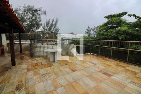 Apartamento à venda com 243m², 4 quartos e 3 vagas Apartamento à venda com 243m², 4 quartos e 3 vagasTerraço